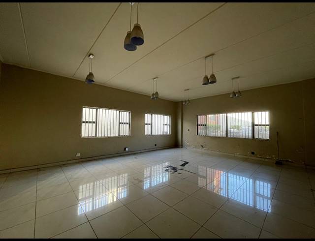 667M² WAREHOUSE TO LET IN HALFWAY HOUSE